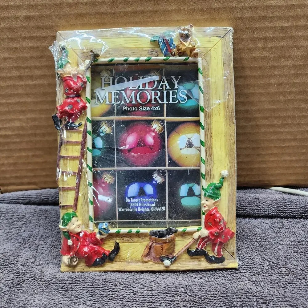 Holiday Memories 4x6 3D Christmas golfing Elf picture frame W